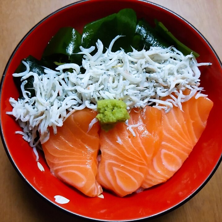 サーモンとしらすと生ワカメ丼 レシピ 作り方 By のん786 楽天レシピ